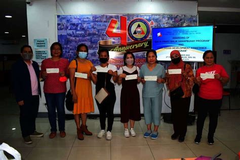 OWWA doles out P10K livelihood aid to 24 distressed .